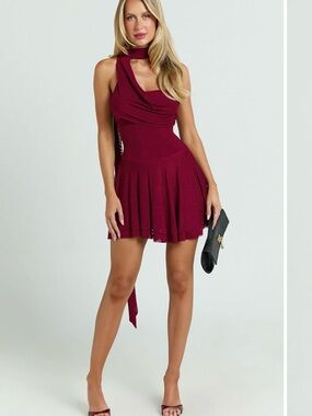 Showpo Women's Wine Red Pleated Mini Dress Size 6 NWT